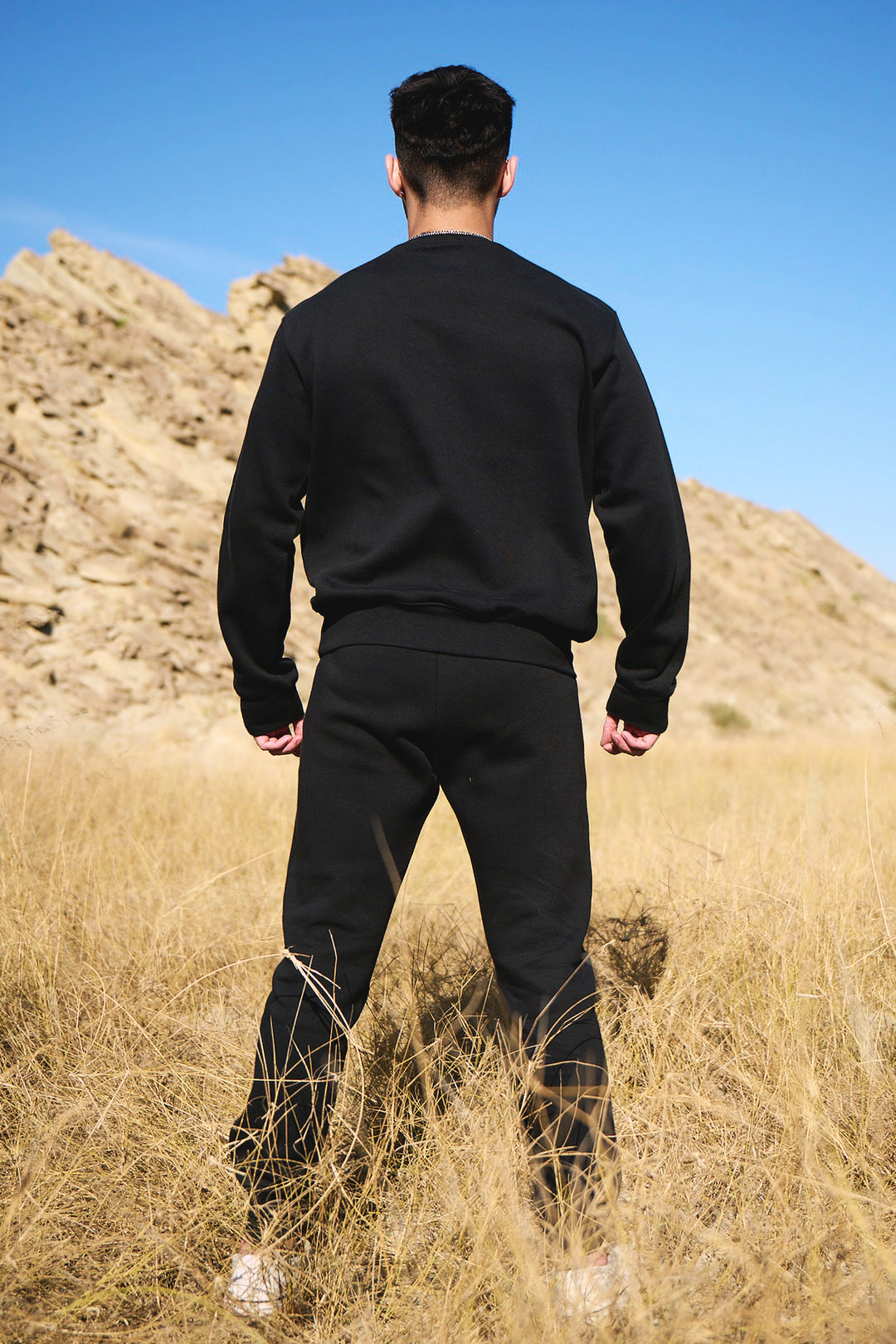 BLACK SWEATSUIT